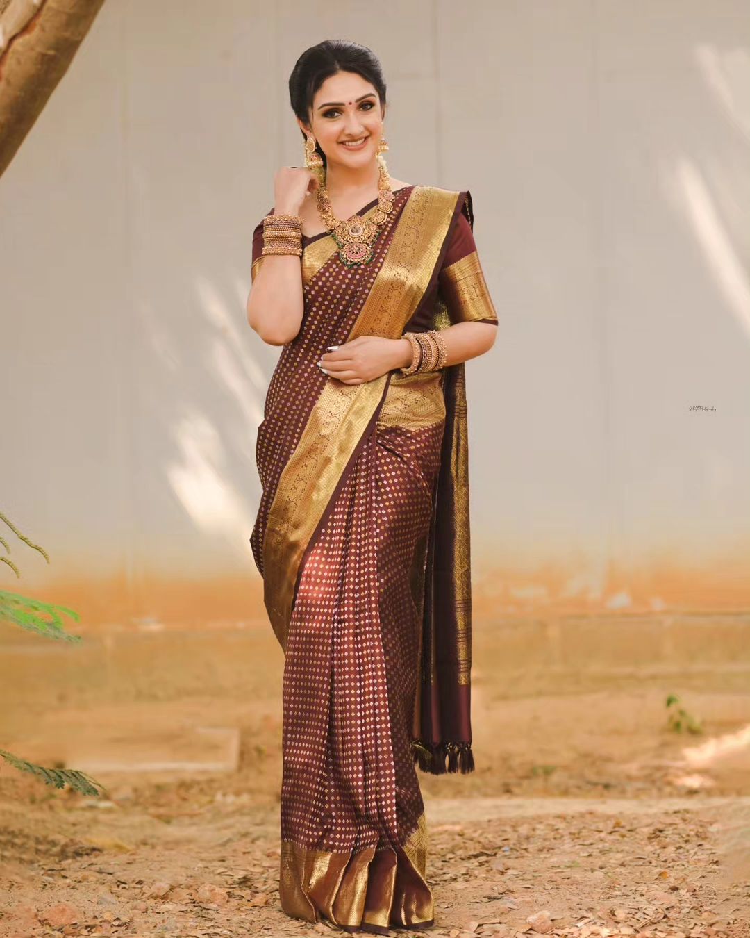 Telugu Tv Actress Sridevi Vijaykumar in Maroon Pattu Saree